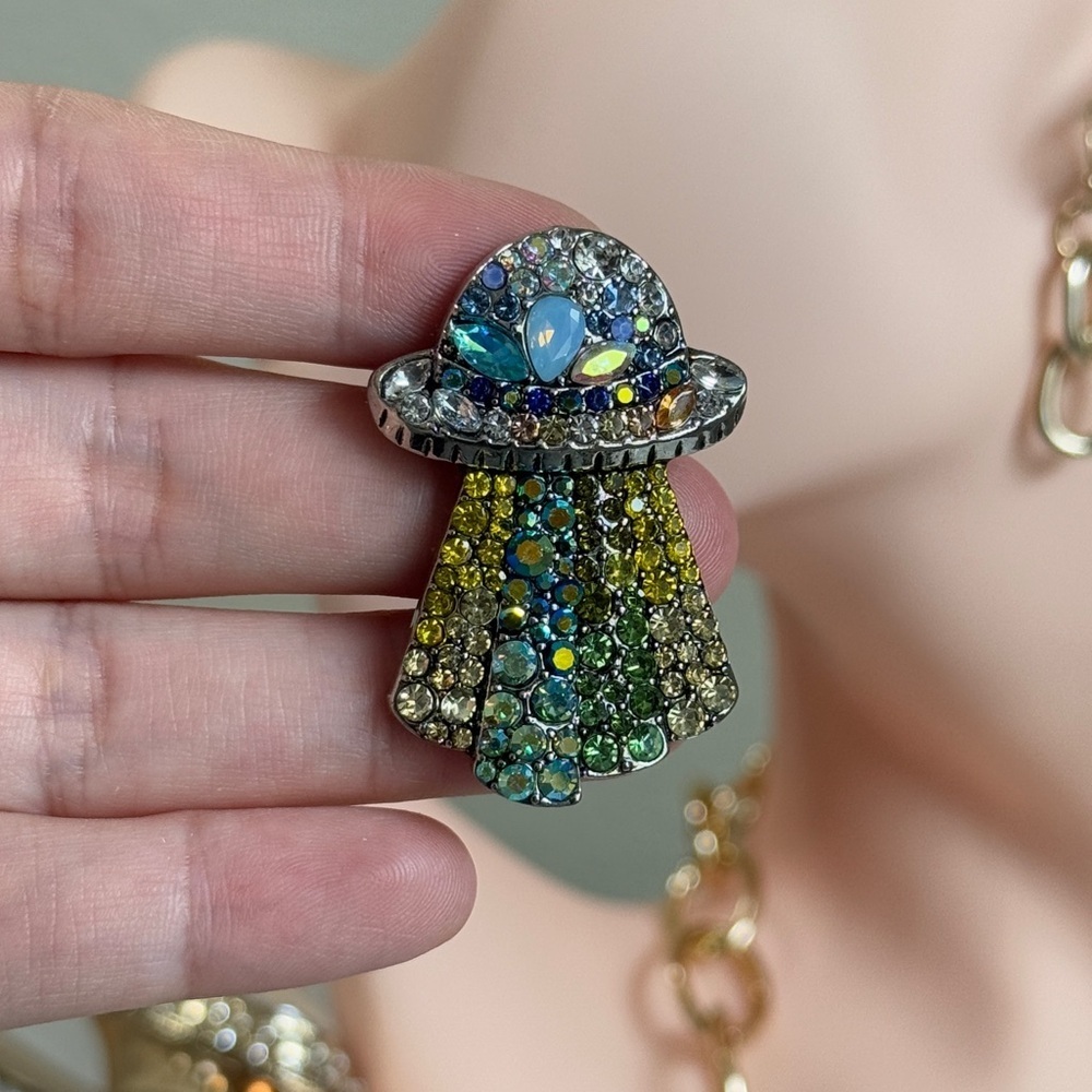 Colorful Crystal UFO Brooch - Picture 5 of 9